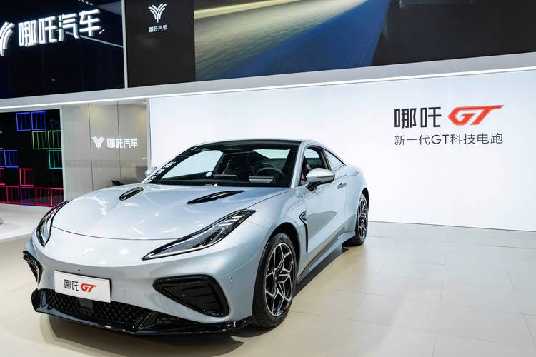 成都大邑县彩铁思企业管理咨询哪吒汽车在智能汽车领域的表现，领途汽车在新能源汽车市场中的影响力